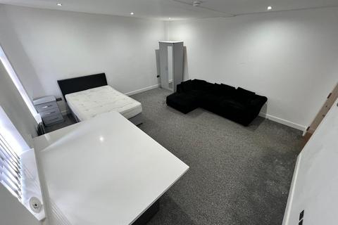 1 bedroom in a flat share to rent, Bond Street, Birmingham B3