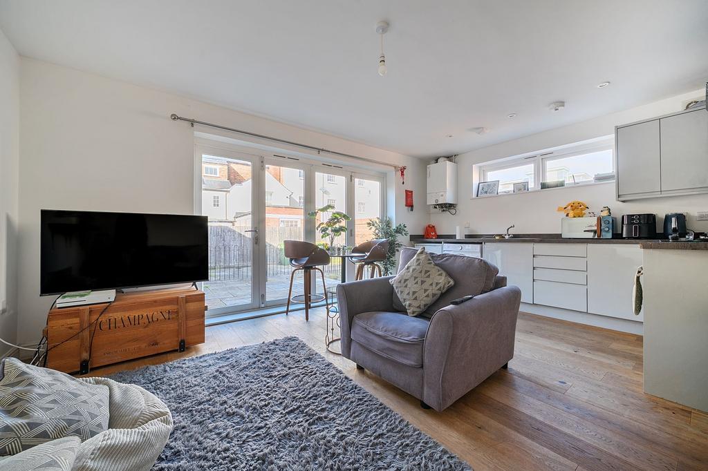 Kitchen / Lounge