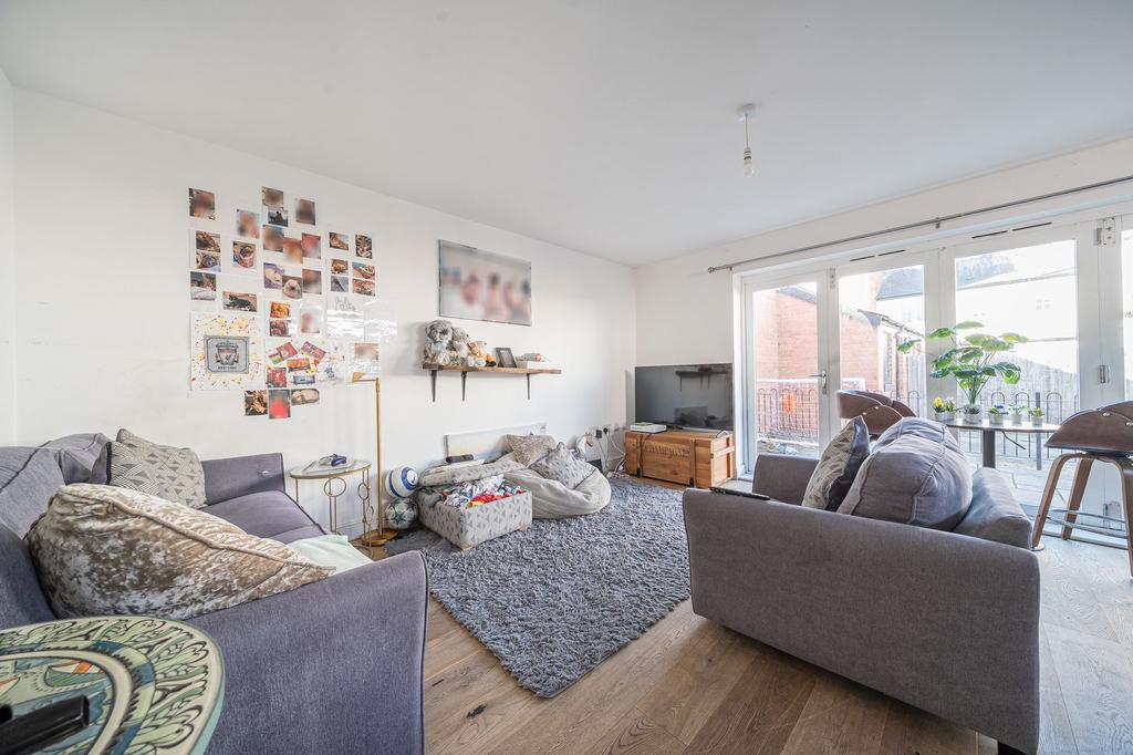 Kitchen / Lounge