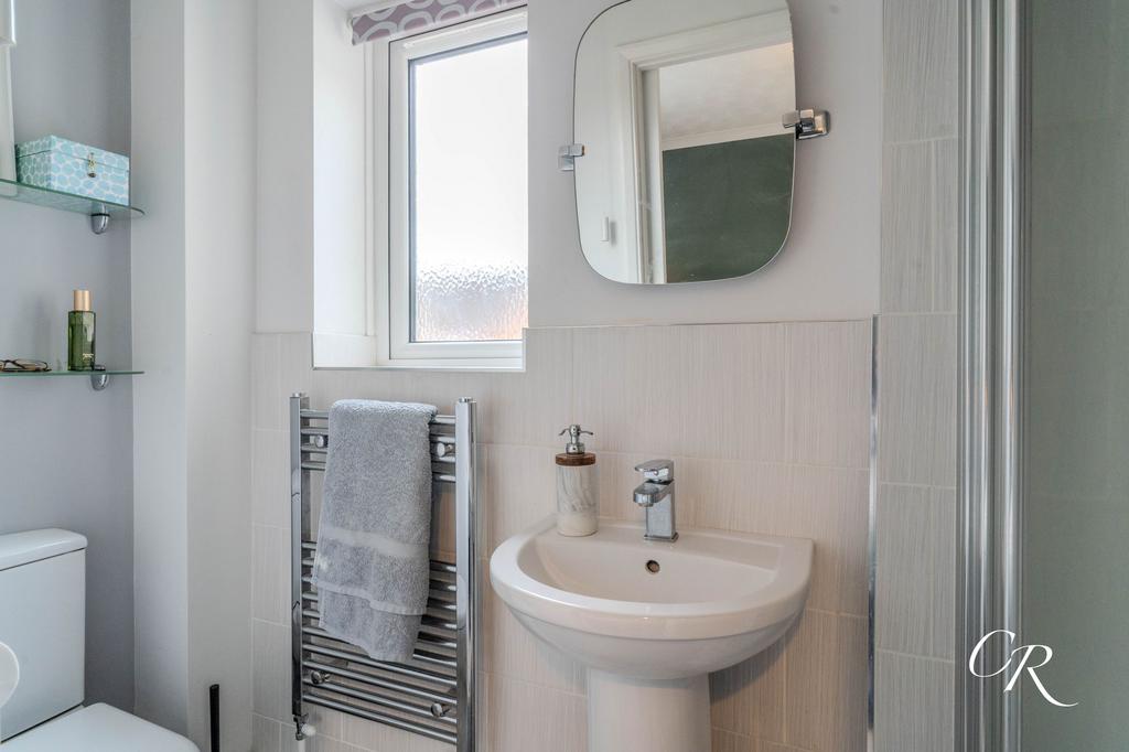 Ensuite to Bedroom 1