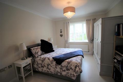 2 bedroom apartment to rent, Orchard Court