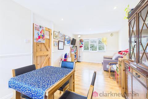 undefined, Arkwrights, Harlow CM20
