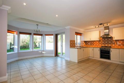 4 bedroom detached house to rent, MERRYLANDS ROAD, BOOKHAM, KT23