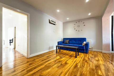 undefined, Hitherbroom Road, Hayes UB3