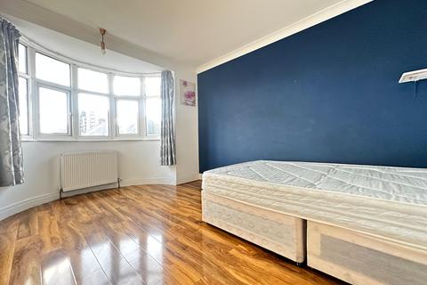 undefined, Hitherbroom Road, Hayes UB3