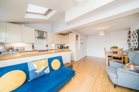 4 bedroom semi-detached house for sale, Grand Avenue, Surbiton KT5