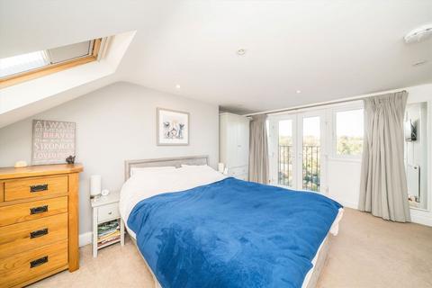 4 bedroom semi-detached house for sale, Grand Avenue, Surbiton KT5