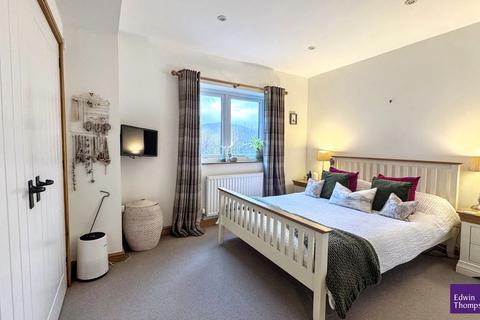 2 bedroom character property for sale, 2 Barf View, Portinscale, Keswick, CA12