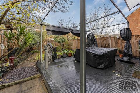 undefined, Globe Pond Road, Rotherhithe, SE16
