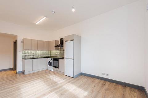 2 bedroom flat to rent, Clapham Park Road, London SW4