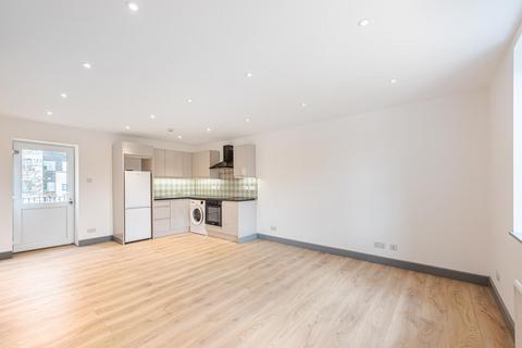 2 bedroom flat to rent, Clapham Park Road, London SW4