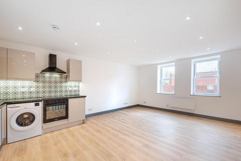 2 bedroom flat to rent, Clapham Park Road, London SW4