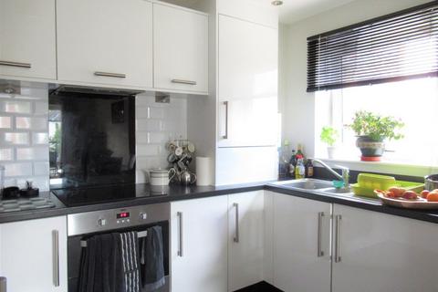 2 bedroom apartment to rent, Shingly Place, London E4