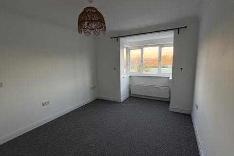 2 bedroom flat to rent, Fairlee Road, Newport