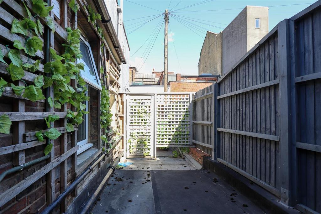 Courtyard garden