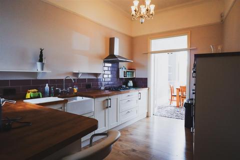 2 bedroom flat for sale, Marina, Bexhill-On-Sea