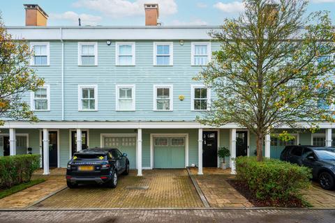 Portland Close, Worcester Park, KT4