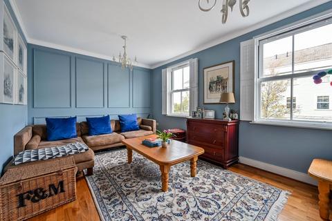 Portland Close, Worcester Park, KT4