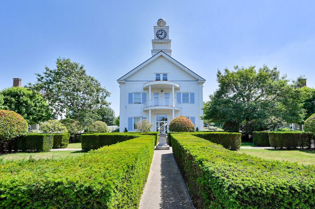 Detached house exterior, garden