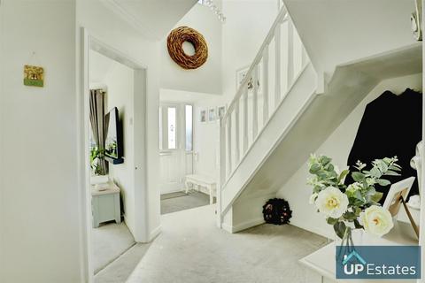 3 bedroom semi-detached house for sale, Coventry Road, Bulkington