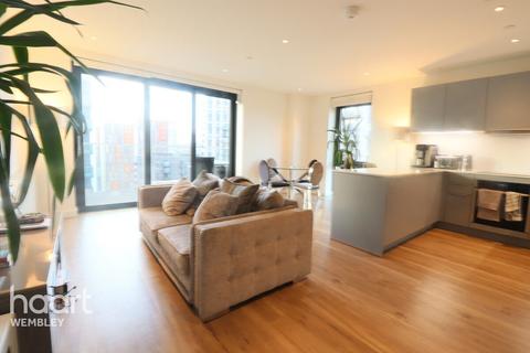 3 bedroom penthouse to rent, Weaver Walk, Wembley