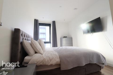 3 bedroom penthouse to rent, Weaver Walk, Wembley