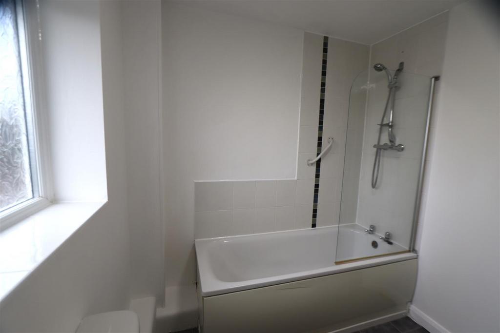 Bathroom..JPG
