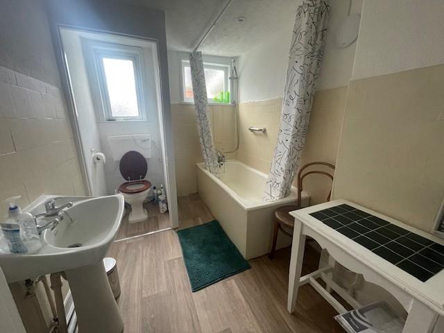 Bathroom Porthcawl CF36