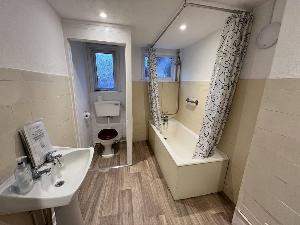 Bathroom Porthcawl CF36
