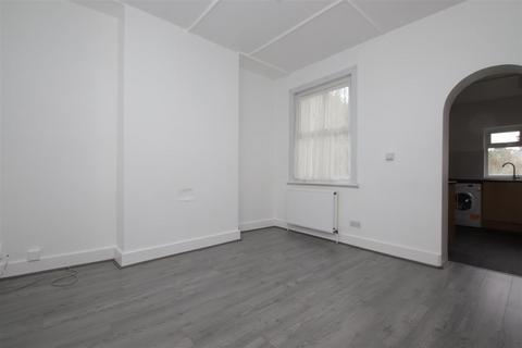 2 bedroom end of terrace house to rent, Percival Road, Enfield, EN1