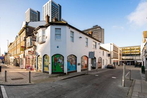 Woking, Surrey, Woking, GU21