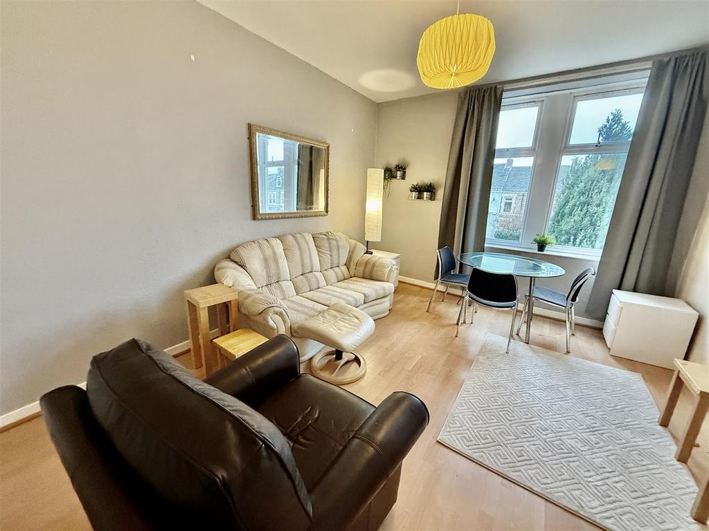 Lounge 81 b