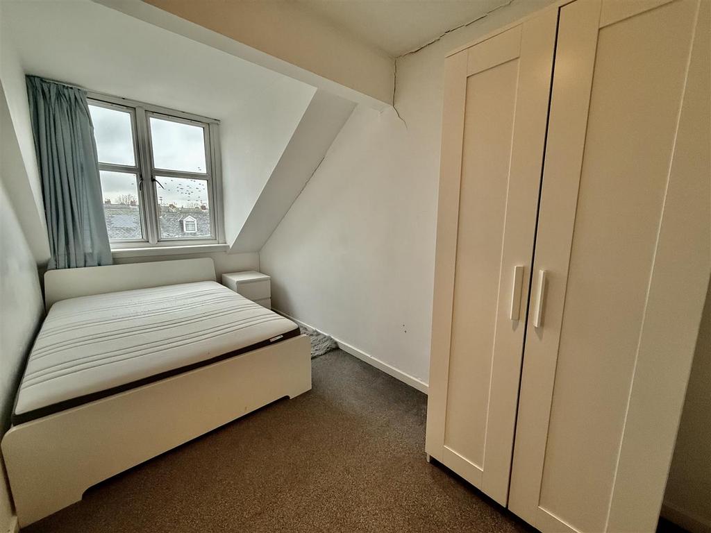 Bedroom 81 c