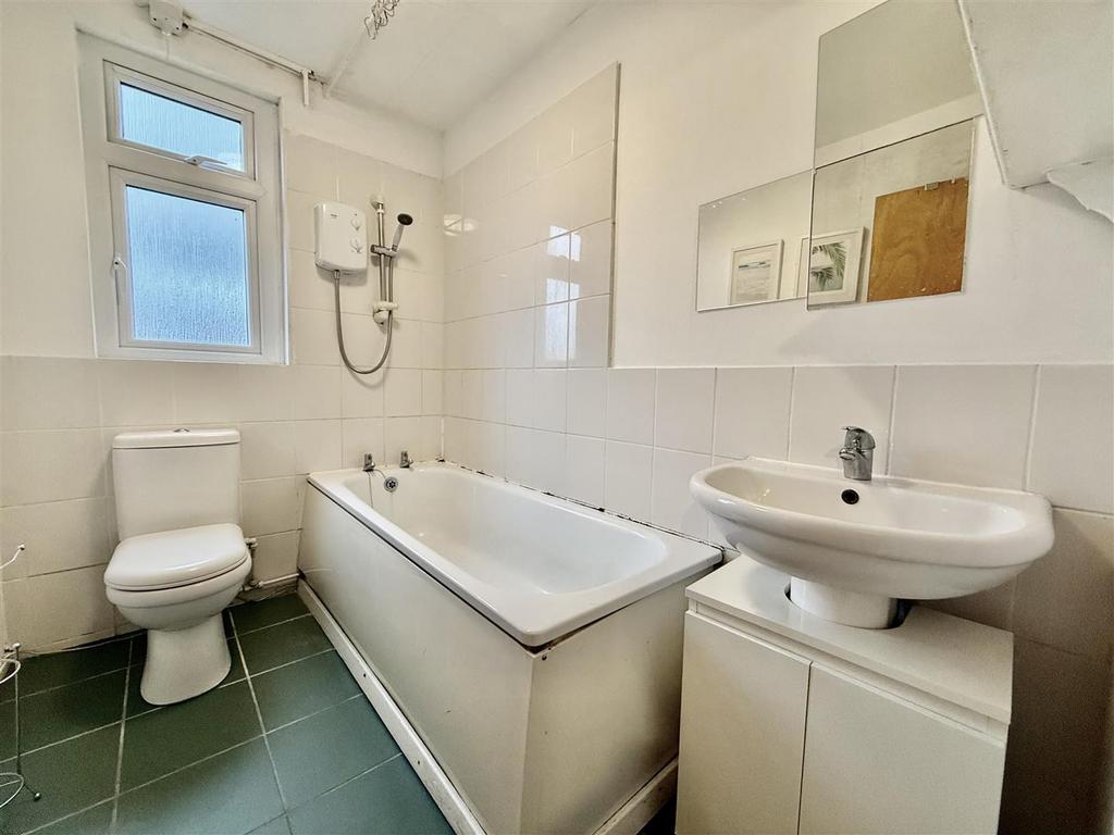 Bathroom 81 c