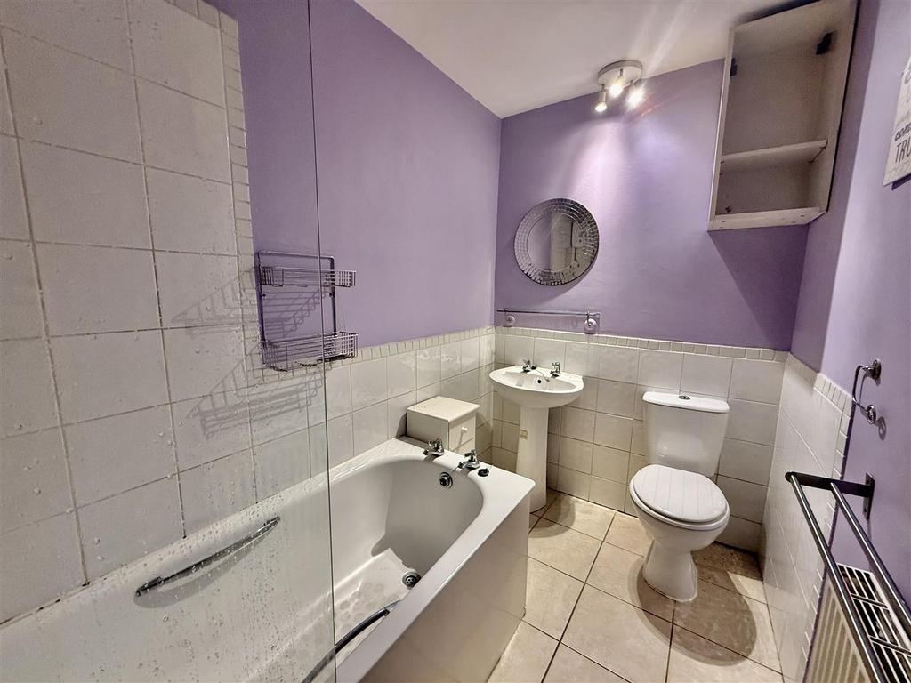 Bathroom 81 a