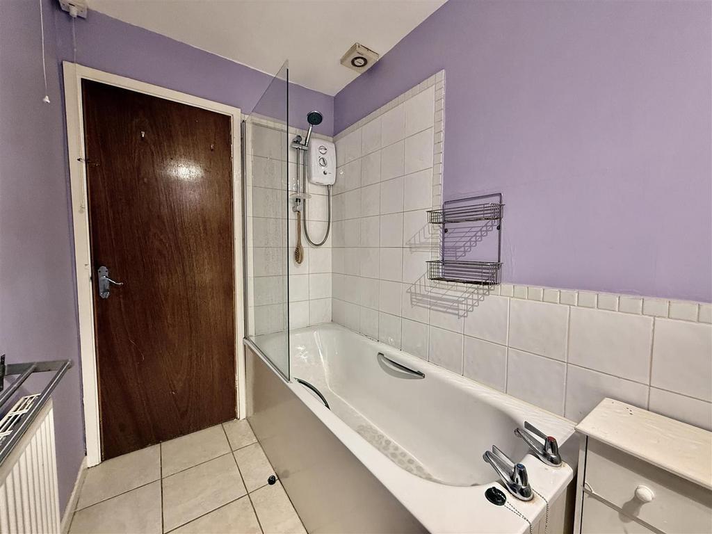 Bathroom 81 a