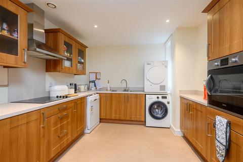 2 bedroom retirement property for sale, Parker Court, Haxby Road, New Earswick, York,YO32 4DU