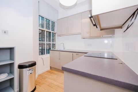 undefined, 2732LT – Bank Street, Edinburgh, EH1 2LN