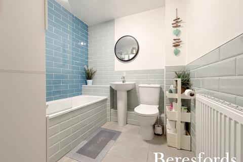 2 bedroom apartment for sale, Anglia Way, South Ockendon, RM15