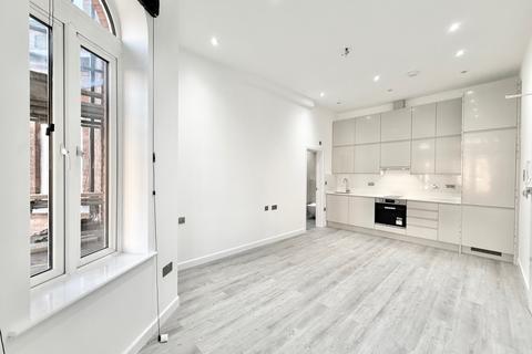 Studio to rent, Canfield Gardens, London NW6