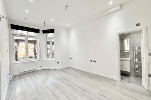 Studio to rent, Canfield Gardens, London NW6
