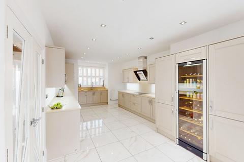 4 bedroom detached house to rent, Cornwall Avenue, Bolton, BL5