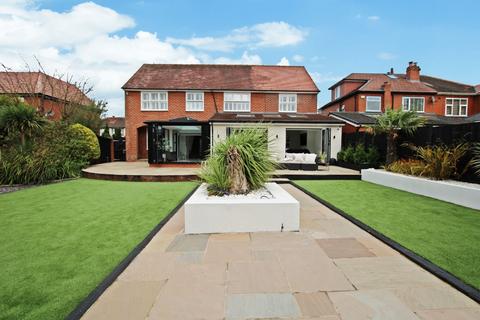 4 bedroom detached house to rent, Cornwall Avenue, Bolton, BL5