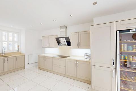 4 bedroom detached house to rent, Cornwall Avenue, Bolton, BL5