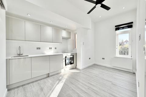 Studio to rent, Canfield Gardens, London NW6