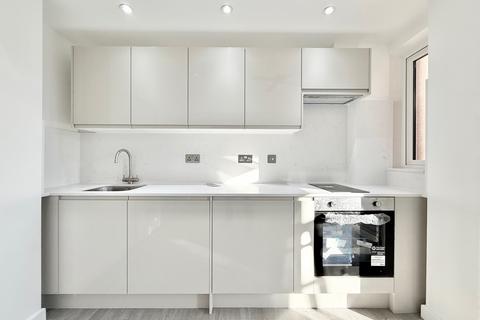 Studio to rent, Canfield Gardens, London NW6