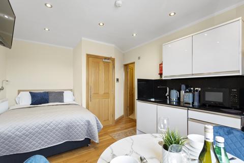 Studio to rent, *INCLUSIVE OF ALL BILLS & COMMUNAL CLEANER* Studio 15, West One Studios, 15 - 17 Musters Road, West Bridgford, NG2