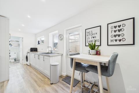 3 bedroom terraced house for sale, West Acridge, North Lincolnshire DN18