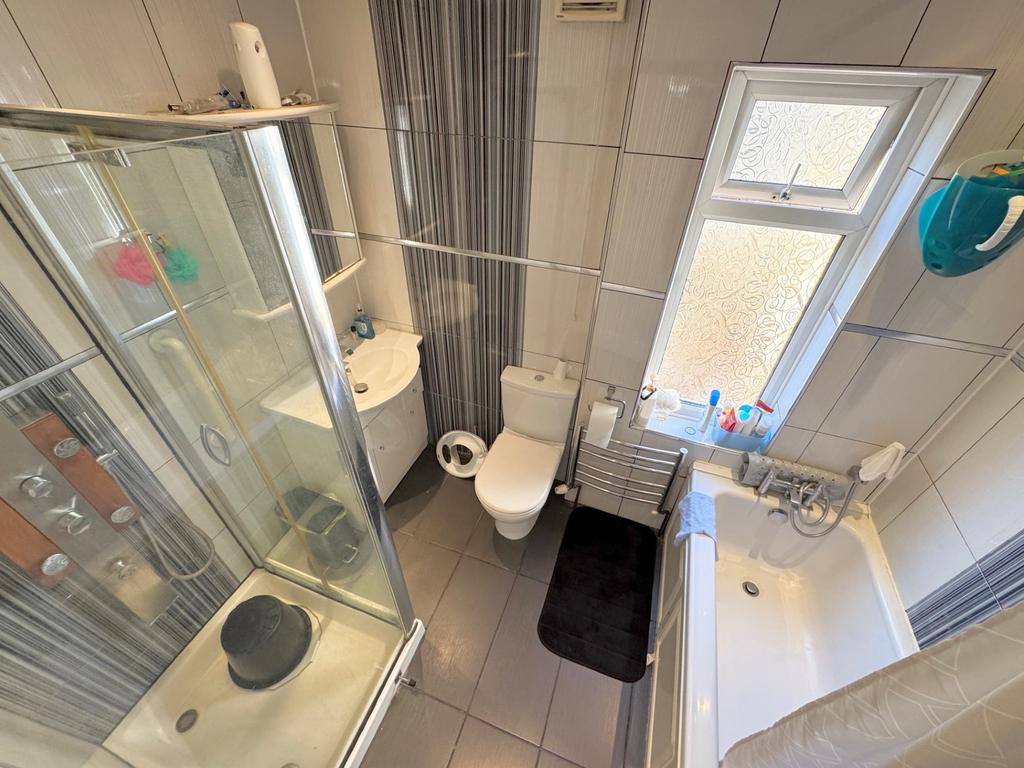 Family bathroom