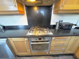 Gas hob/ electric oven/ Corian worktops